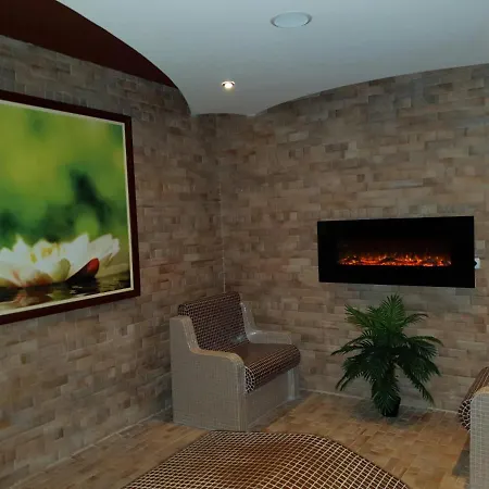 アパート Pinewood Ang Apartment, Semiramida Hills ボロヴェッツ