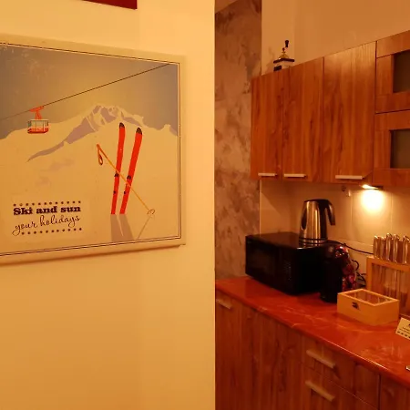 Pinewood Ang Apartment, Semiramida Hills Appartement *