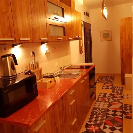 Pinewood Ang Apartment, Semiramida Hills ボロヴェッツ