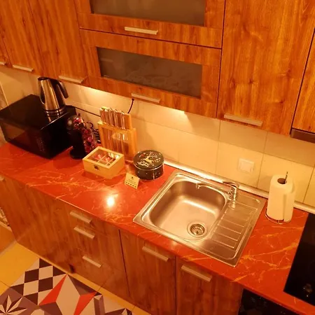 Pinewood Ang Apartment, Semiramida Hills アパート
