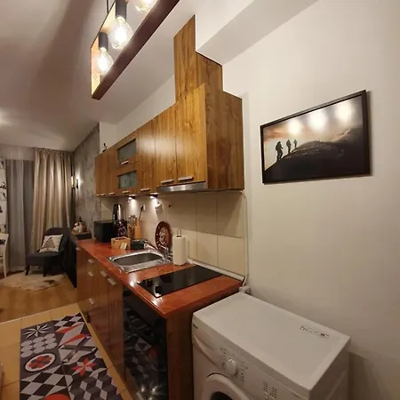 Pinewood Ang Apartment, Semiramida Hills アパート
