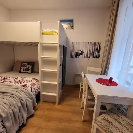 Pinewood Ang Apartment, Semiramida Hills 波罗维茨