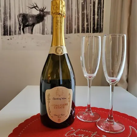 Pinewood Ang Apartment, Semiramida Hills