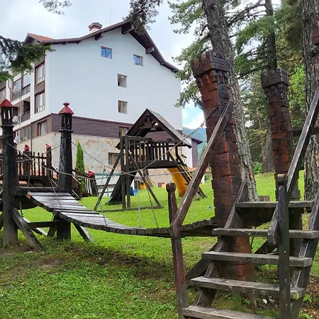 Pinewood Ang Apartment, Semiramida Hills ボロヴェッツ