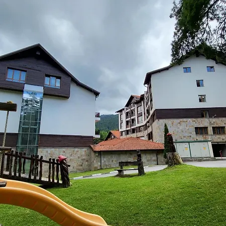 Pinewood Ang Apartment, Semiramida Hills ボロヴェッツ