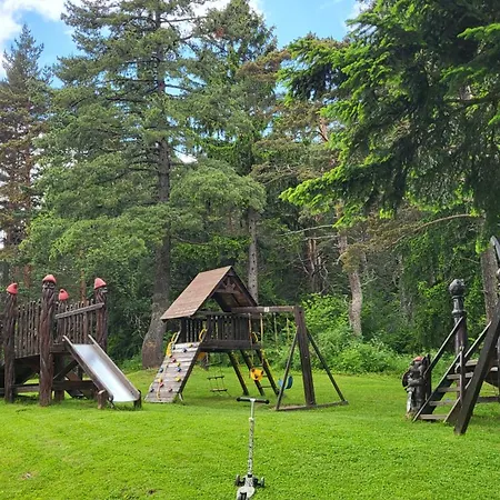 Pinewood Ang Apartment, Semiramida Hills アパート ボロヴェッツ